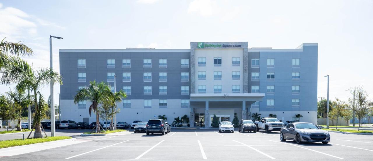 Holiday Inn Express & Suites Tampa Stadium - Airport Area By Ihg Экстерьер фото